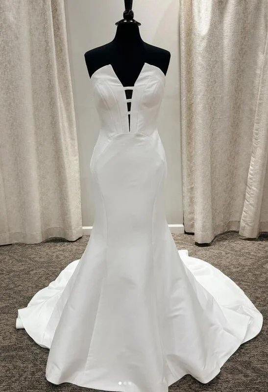 Strapless Open Back Mermaid Wedding Dress